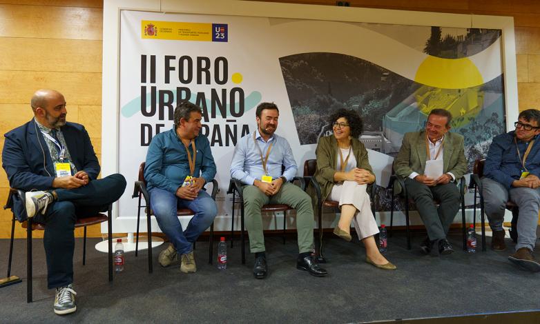 Round table during the II Urban Forum in Granada. 