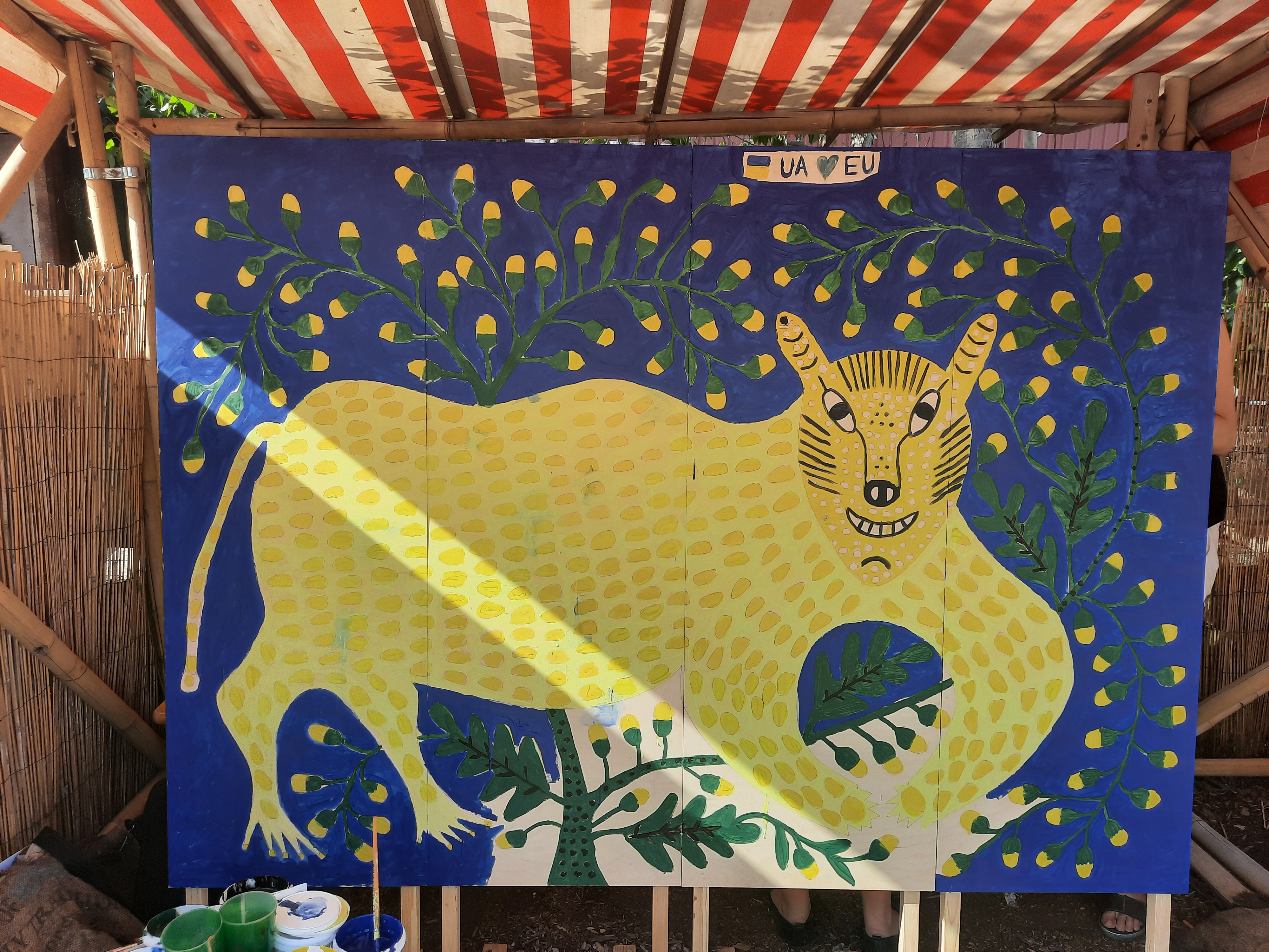 Collaborative painting in the United for Ukraine stand at the URBACT City Festival