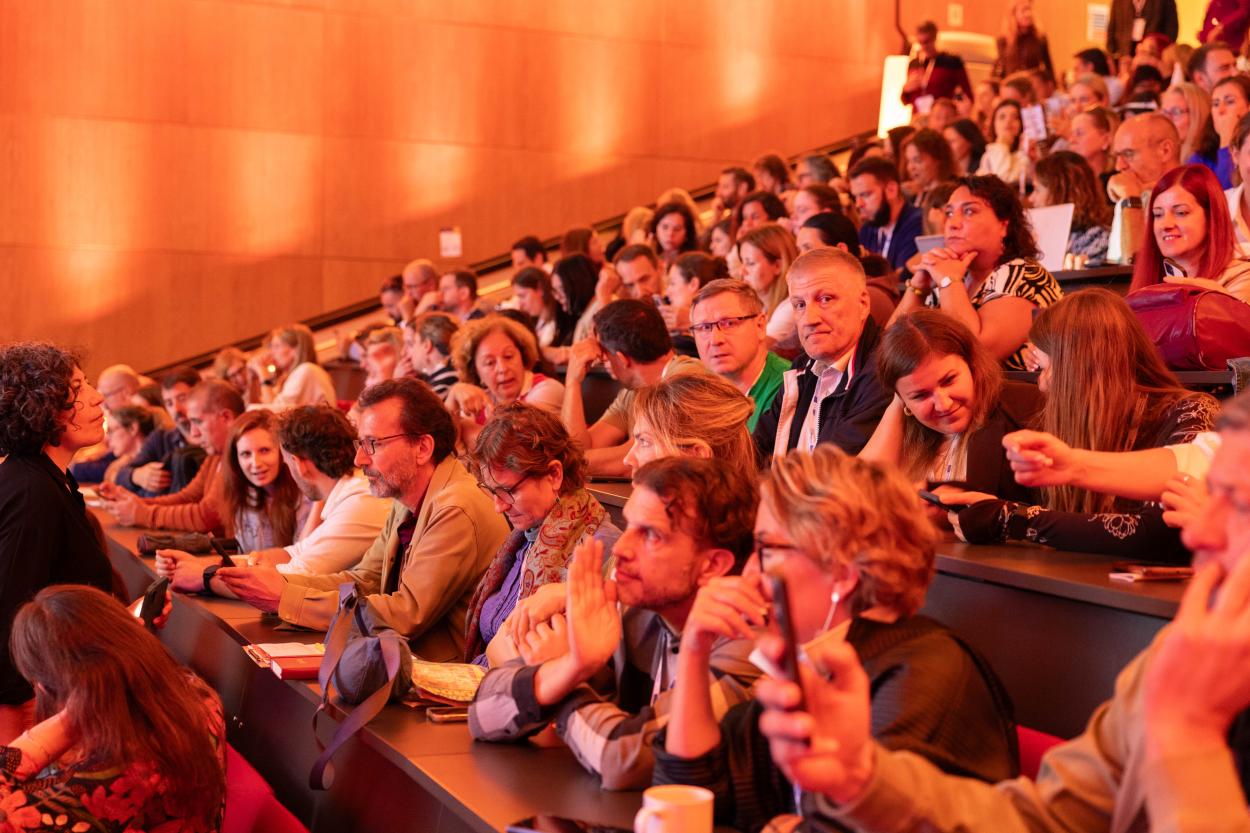 Crowd in plenary