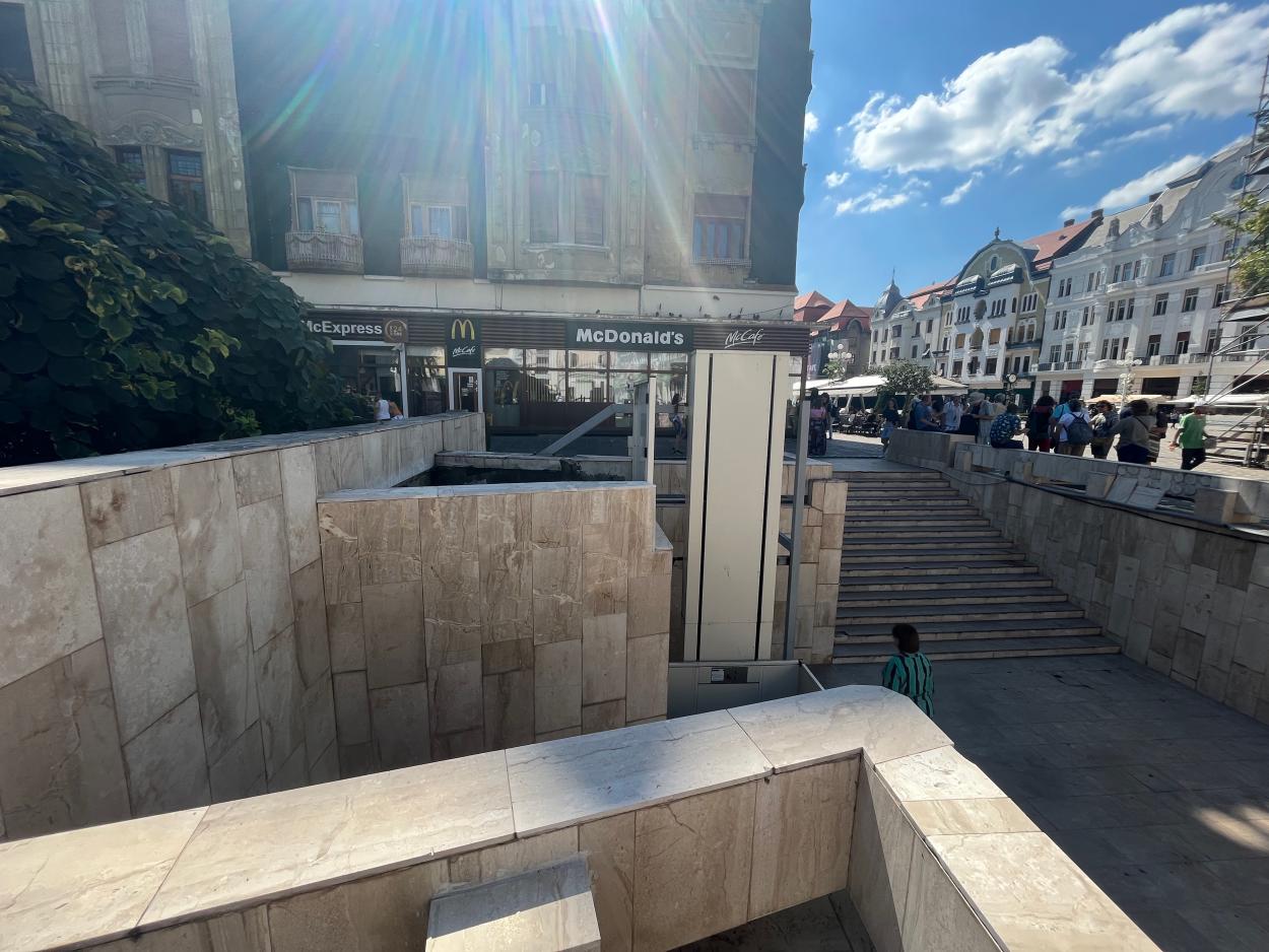  The image shows the underground passage with steps and the elevator blocked by the plant holder.