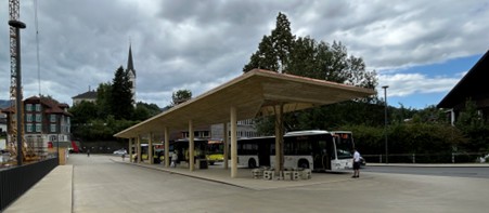 SLIKA: Prototip uspješno implementiranih urbano-ruralnih veza je integrirani pristup primijenjen u Bregenzerwaldu u Vorarlbergu u Austriji, s autobusnim kolodvorima integriranim u usluge u selima.
