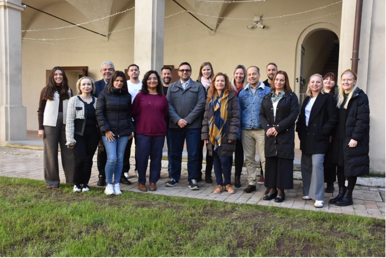 Group Photo of SCHOOLHOODS Participants