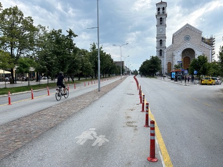 Tactical Urbanism to test actions in real time experiments in Pristina, Kosovo. Source: Roland Krebs.