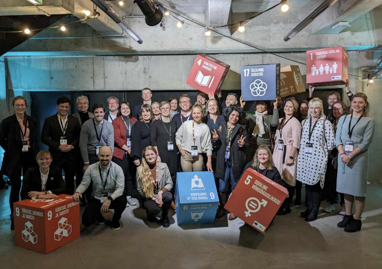 Partners from the Cities for Sustainability Governance network holding boxes representing the UN Sustainable Development Goals (SDGs). Source: Cities for Sustainability Governance.