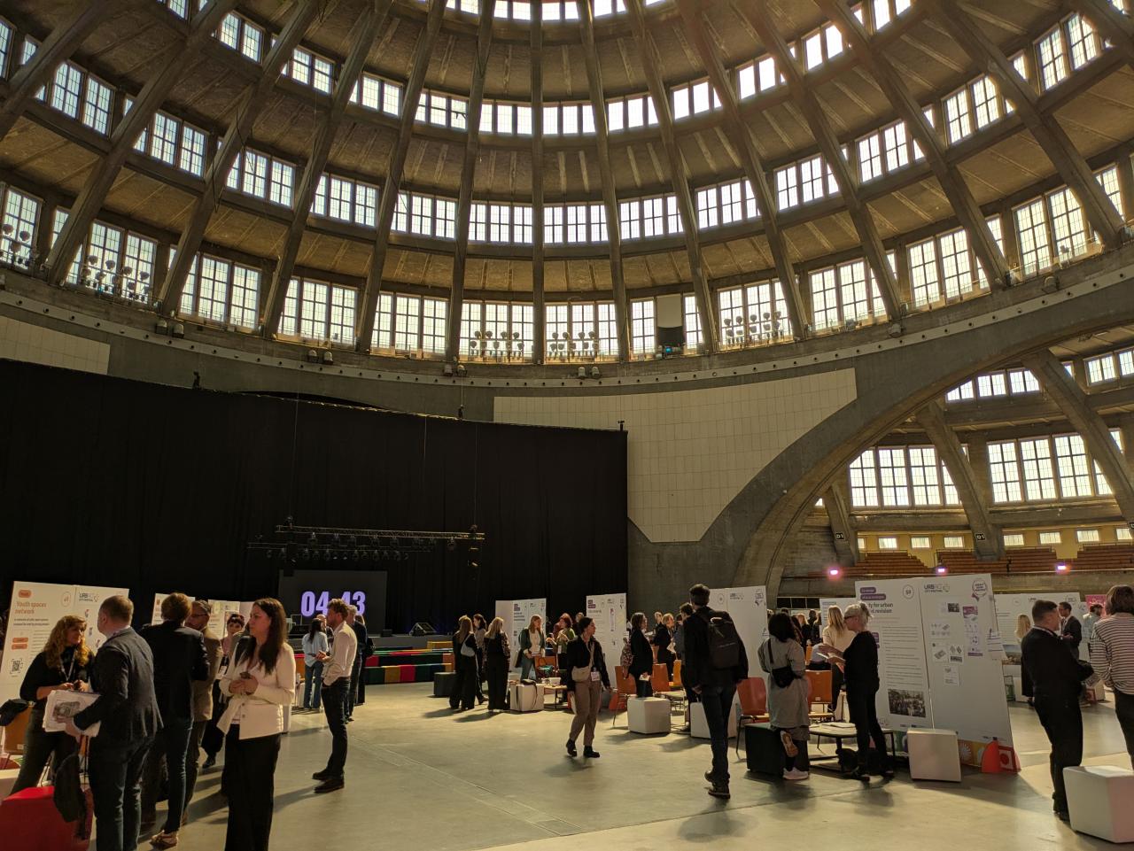 Good Practices Marketplace i Centennial Hall, ett UNESCO världsarv uppfört 1913.