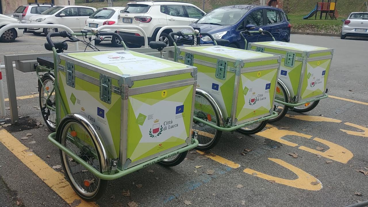 Cargo Bike Station in Lucca's RTZ (Restricted Traffic Zone). Credits: Lucca.