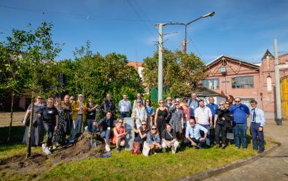 CNM1, planting trees at Popowice Depot, photo Convention Bureau Wroclaw