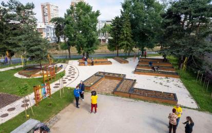 Square in Sarajevo after creating the sensory garden (2023). Photo credits: City of Sarajevo. 