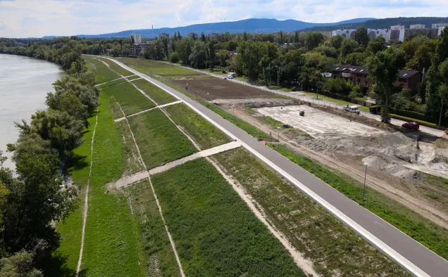 Photo description: Biodiverse ComplexCity before (2021) transformation. Photo credits: Municipality of Budapest