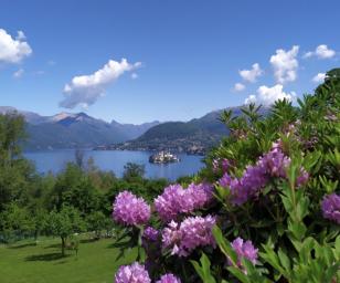 Lake and mountains under a clear blue sky.