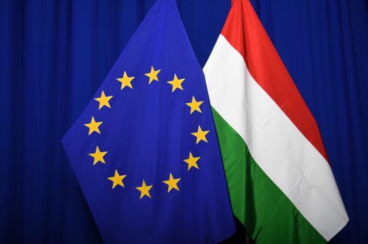 The national flag of Hungary next to the European flag. © European Union, 2024