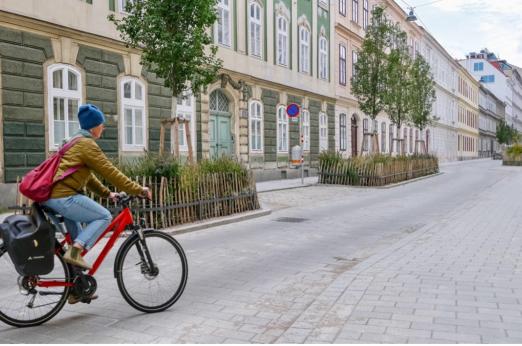 The new Bernardgasse was transformed with a lot of data and knowhow through an urban research project called Glara. Source: Melissa Bruntlett, 2025.