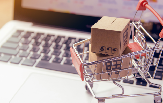 A shopping trolley on a computer keyboard. Credits: Canva.