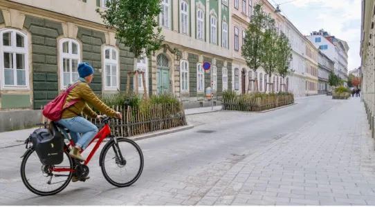 The new Bernardgasse was transformed with a lot of data and knowhow through an urban research project called Glara. Source: Melissa Bruntlett, 2025.