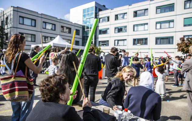 Group of people in festive outdoor setting. Catching Cultures open day. Photo by Bas van Setten for DUIC